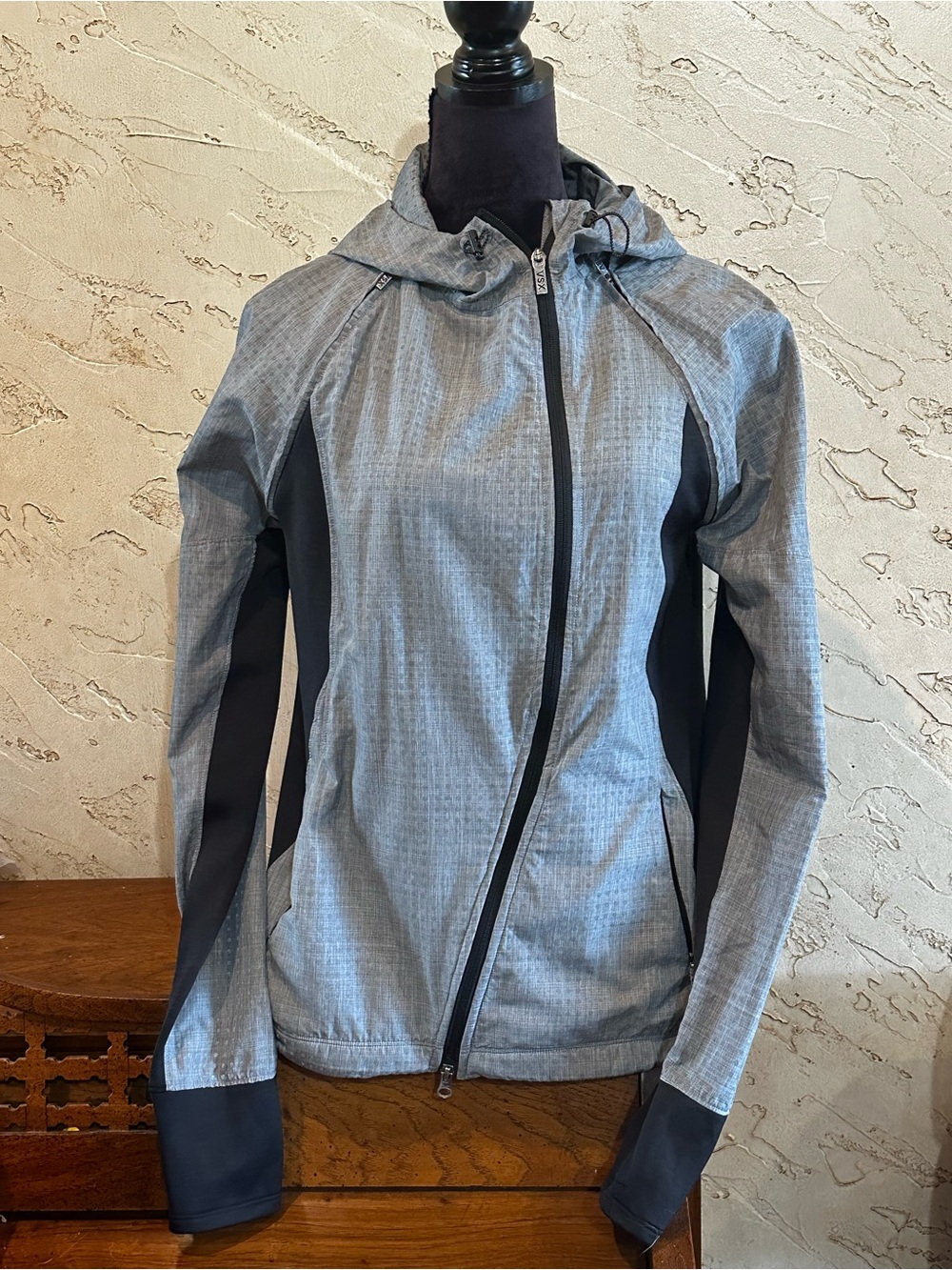 Victoria's Secret VSX Sport Women’s Grey/Black Hooded Windbreaker Jacket sz Med